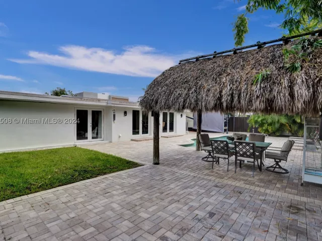 Продажа дома по адресу 1910 N Hibiscus Dr - фото 9047980