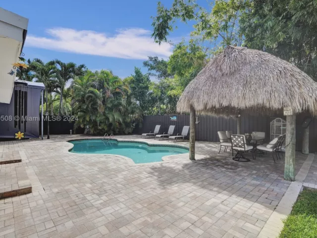 Продажа дома по адресу 1910 N Hibiscus Dr - фото 9047998