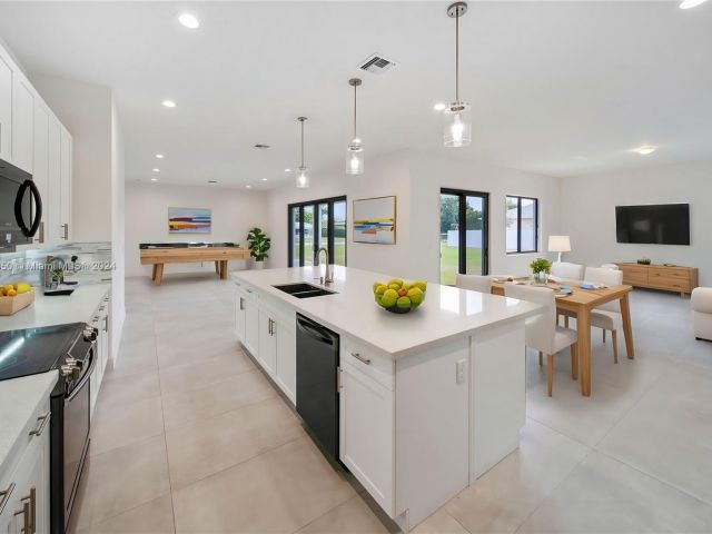 Продажа дома по адресу 24440 SW 209th Pl - фото 5599394