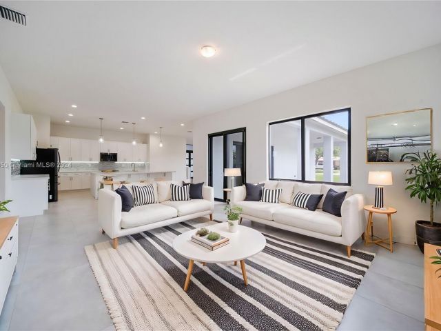 Продажа дома по адресу 24440 SW 209th Pl - фото 5599397