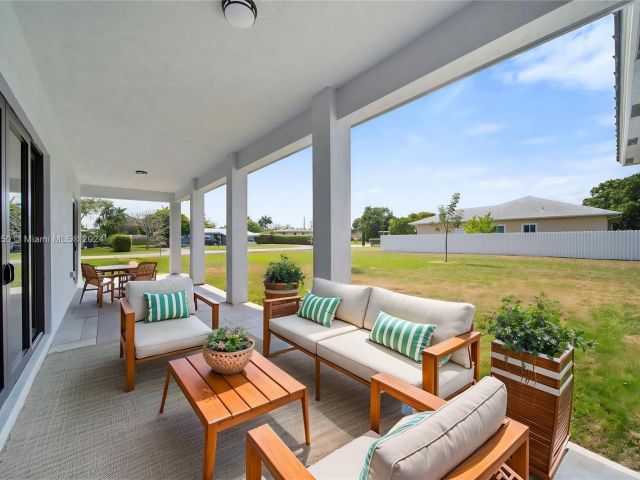 Продажа дома по адресу 24440 SW 209th Pl - фото 5599399