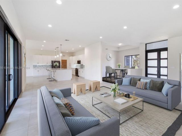 Продажа дома по адресу 24440 SW 209th Pl - фото 5599402