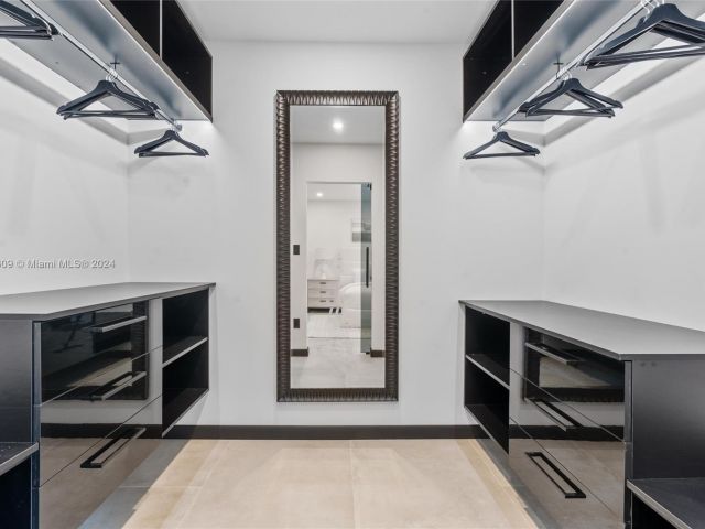 Продажа дома по адресу 2261 NE 192nd St - фото 5715328