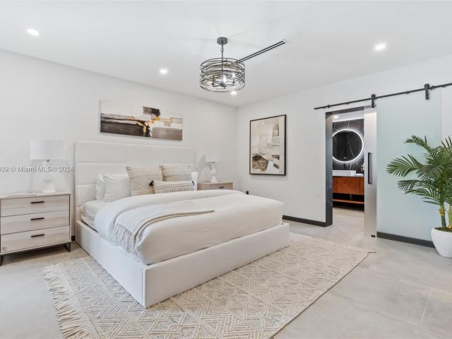 Продажа дома по адресу 2261 NE 192nd St - фото 5715331