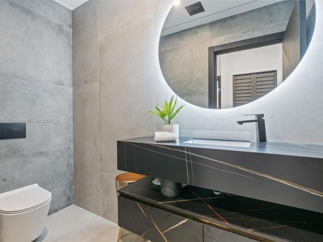 Продажа дома по адресу 2261 NE 192nd St - фото 5715333