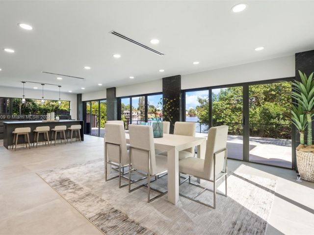 Продажа дома по адресу 2261 NE 192nd St - фото 5715338