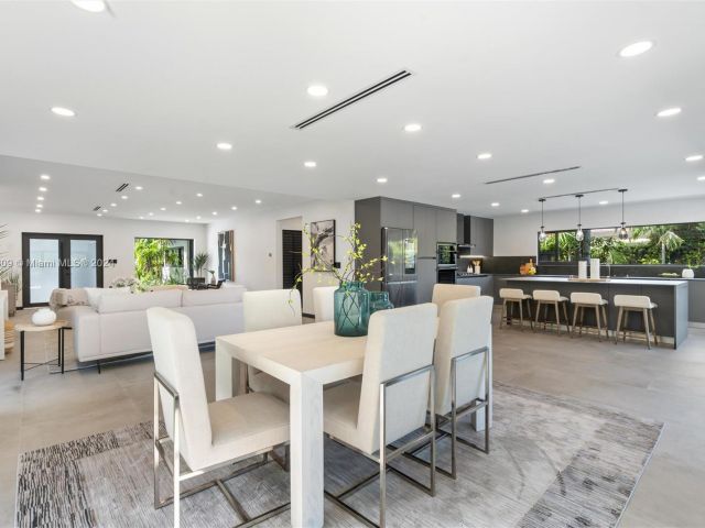 Продажа дома по адресу 2261 NE 192nd St - фото 5715339