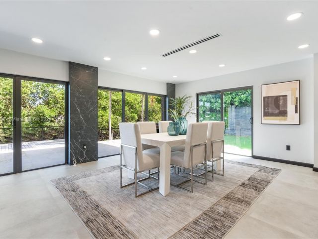 Продажа дома по адресу 2261 NE 192nd St - фото 5715340