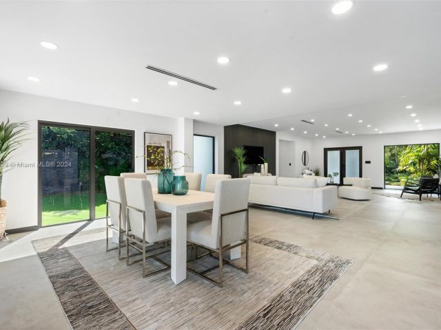 Продажа дома по адресу 2261 NE 192nd St - фото 5715341