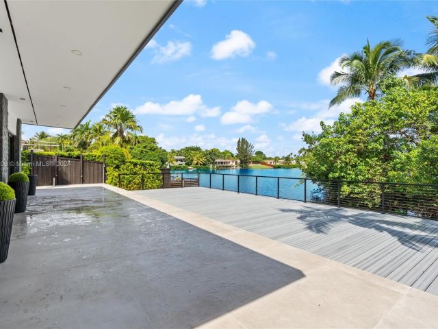 Продажа дома по адресу 2261 NE 192nd St - фото 5715344