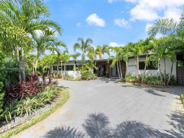 Продажа дома по адресу 2261 NE 192nd St - фото 5715345