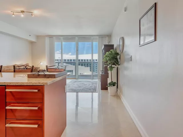 Продажа квартиры #4709 - фото 6185929