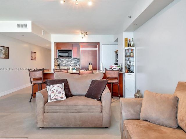 Продажа квартиры #4709 - фото 6185923