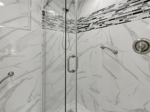 Продажа дома по адресу 1359 SW 11th St - фото 6190410