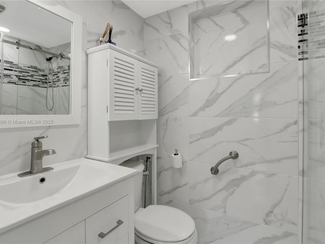 Продажа дома по адресу 1359 SW 11th St - фото 6190411