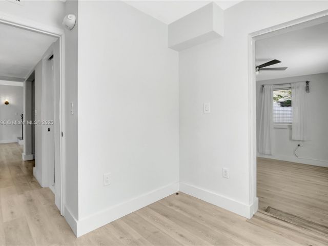 Продажа дома по адресу 1359 SW 11th St - фото 6190412