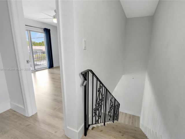 Продажа дома по адресу 1359 SW 11th St - фото 6190415