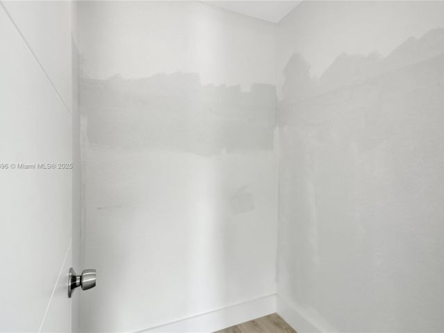 Продажа дома по адресу 1359 SW 11th St - фото 6190416