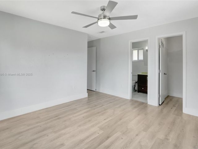 Продажа дома по адресу 1359 SW 11th St - фото 6190418