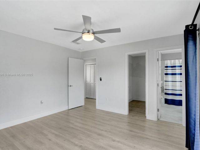 Продажа дома по адресу 1359 SW 11th St - фото 6190421