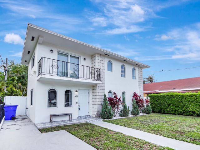 Продажа дома по адресу 1359 SW 11th St - фото 6190425