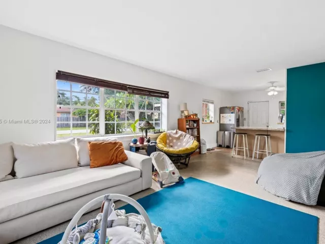 Продажа дома по адресу 901 NE 16th Pl - фото 5728742