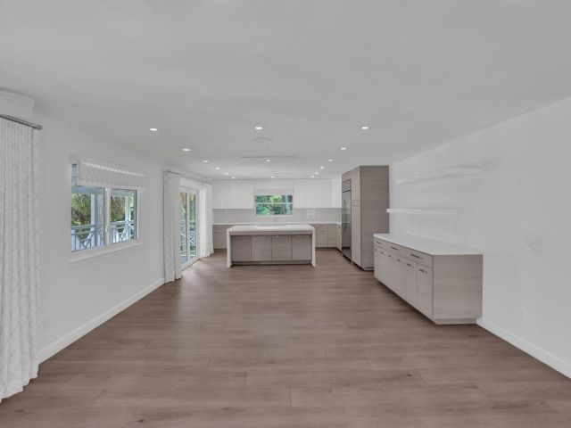 Продажа дома по адресу 109 SE Olive Way - фото 5730995