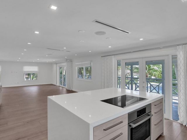 Продажа дома по адресу 109 SE Olive Way - фото 5730997