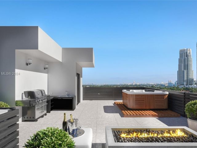 Продажа дома по адресу 3222 NE 7th St 2 - фото 5544496