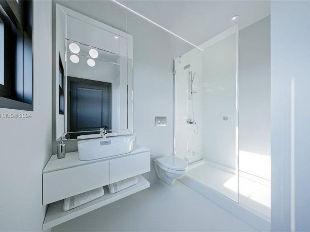 Продажа дома по адресу 3222 NE 7th St 2 - фото 5544507