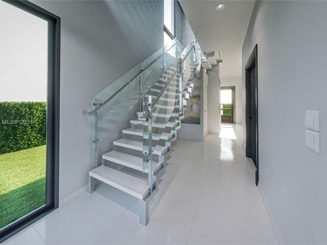 Продажа дома по адресу 3222 NE 7th St 2 - фото 5544509