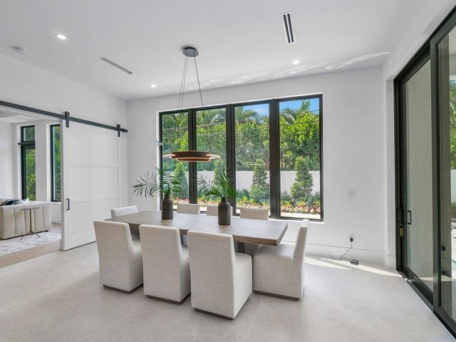 Продажа дома по адресу 2737 NE 18th Street - фото 6329055