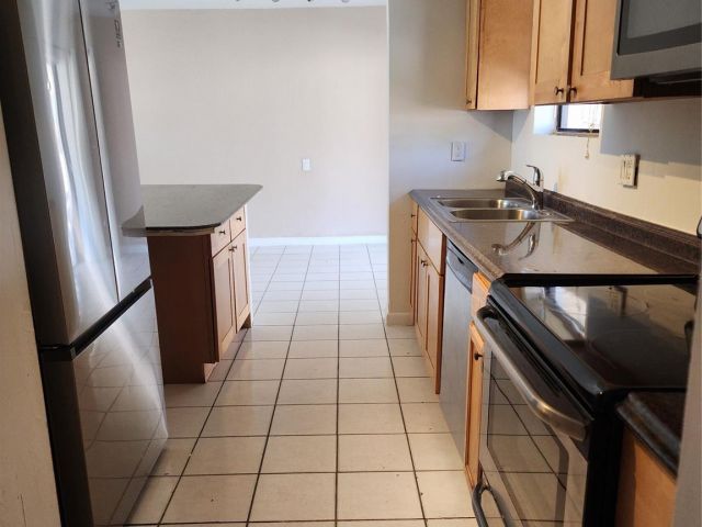 Продажа дома по адресу 704 SW 4th St - фото 5753097