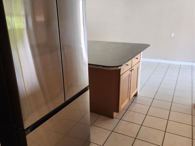 Продажа дома по адресу 704 SW 4th St - фото 5753100