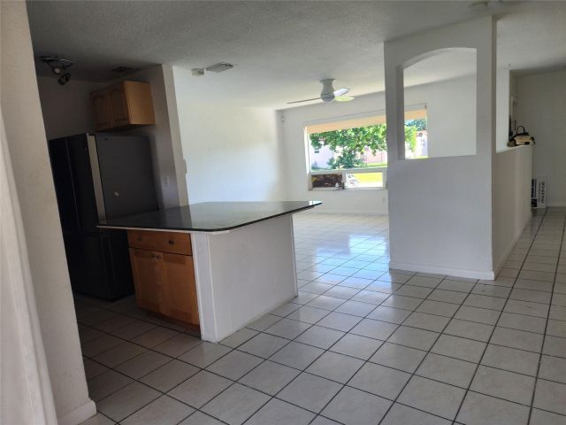 Продажа дома по адресу 704 SW 4th St - фото 5753101