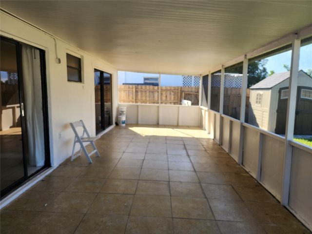 Продажа дома по адресу 704 SW 4th St - фото 5753102