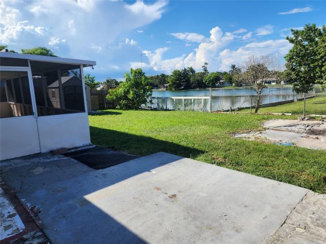 Продажа дома по адресу 704 SW 4th St - фото 5753103