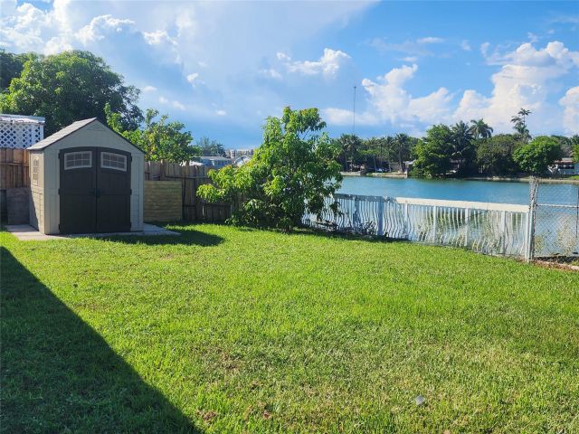 Продажа дома по адресу 704 SW 4th St - фото 5753105