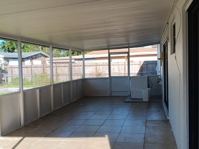 Продажа дома по адресу 704 SW 4th St - фото 5753108