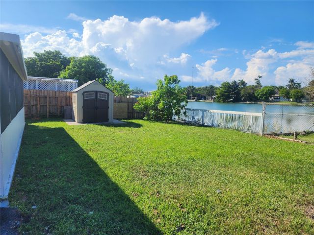 Продажа дома по адресу 704 SW 4th St - фото 5753109