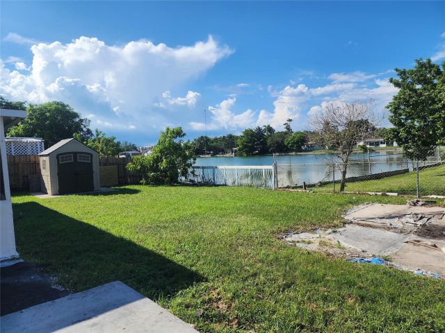 Продажа дома по адресу 704 SW 4th St - фото 5753110