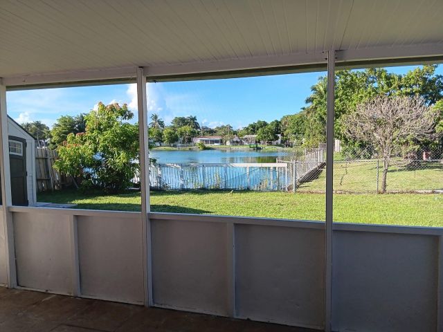 Продажа дома по адресу 704 SW 4th St - фото 5753111