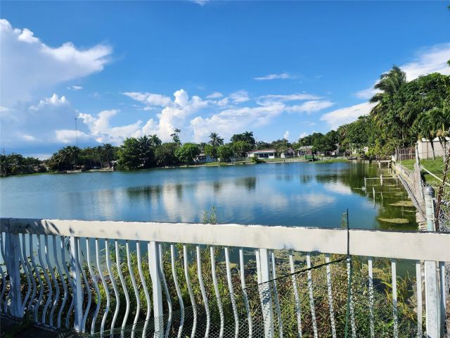 Продажа дома по адресу 704 SW 4th St - фото 5753112