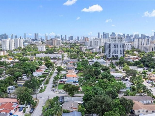 Продажа дома по адресу 1810 NW 16th Ter - фото 5730722