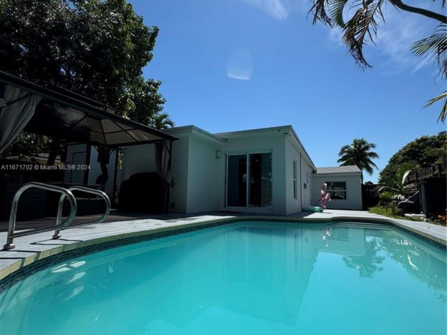 Продажа дома по адресу 1829 NE 176th St - фото 5581257