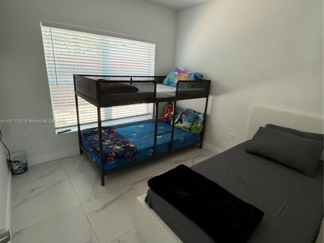 Продажа дома по адресу 1829 NE 176th St - фото 5581262