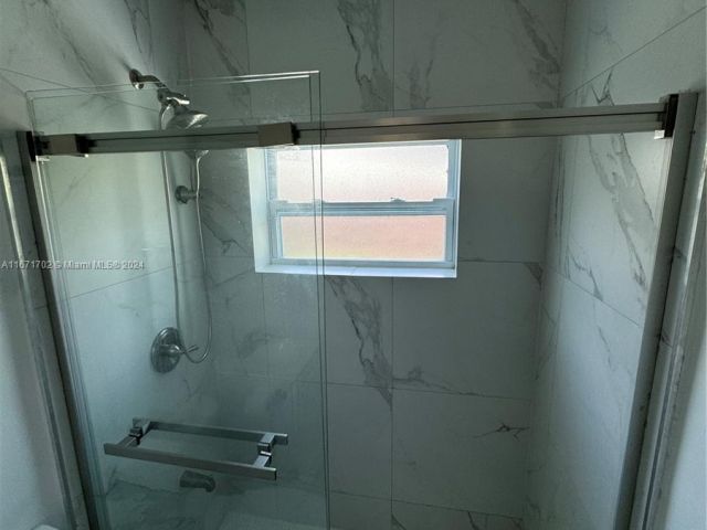 Продажа дома по адресу 1829 NE 176th St - фото 5581263