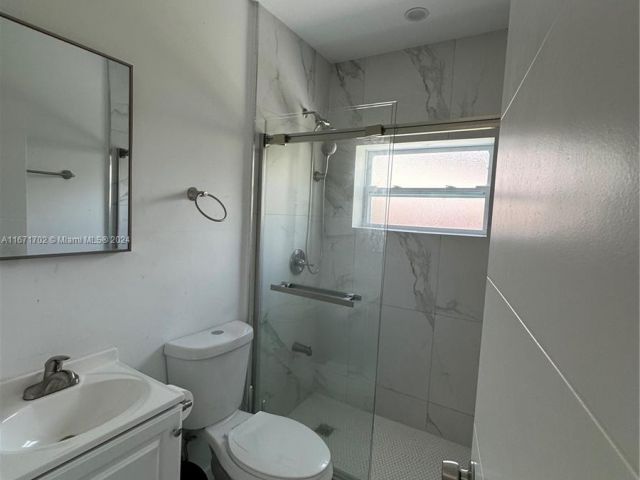 Продажа дома по адресу 1829 NE 176th St - фото 5581264