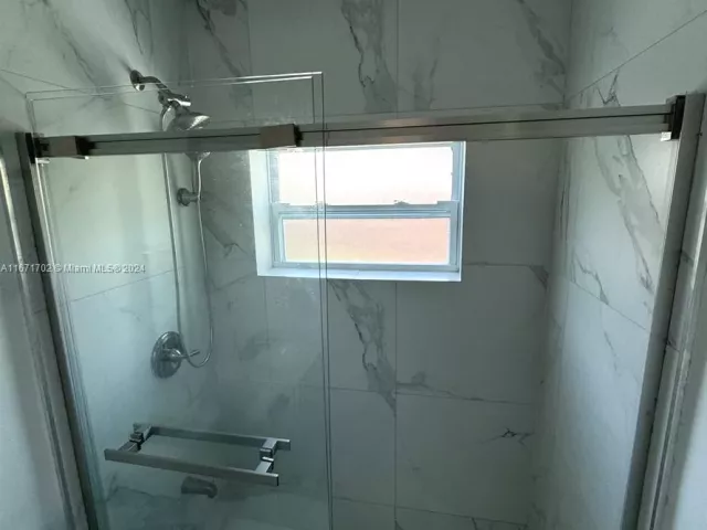 Продажа дома по адресу 1829 NE 176th St - фото 5581263