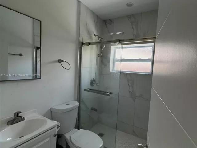 Продажа дома по адресу 1829 NE 176th St - фото 5581264